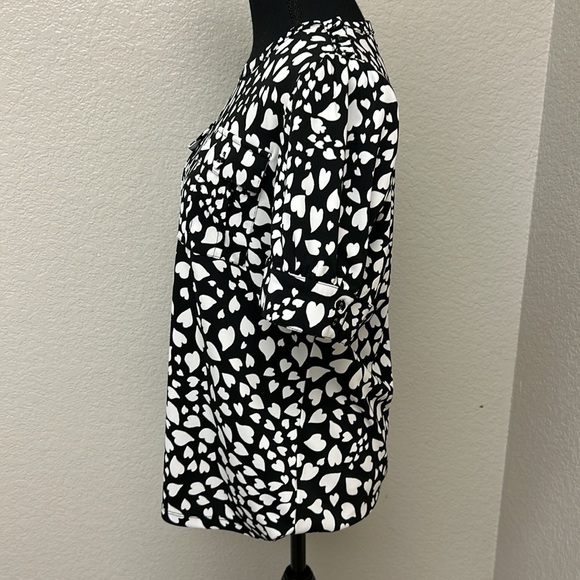 Karl Langerfeld cap sleeve back and white print top - Picture 4 of 8